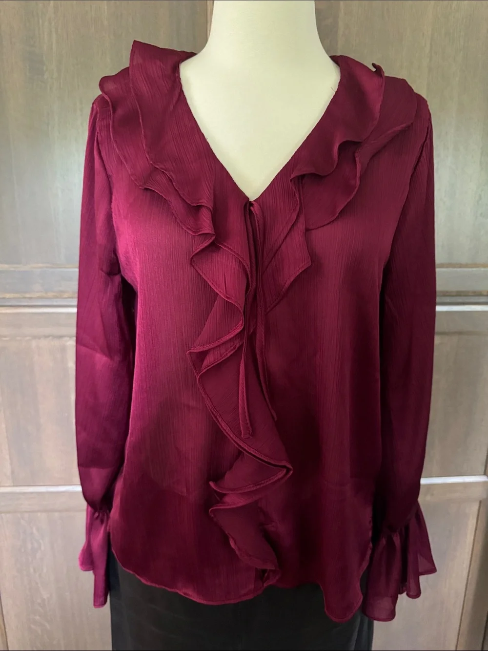 Vince Comuto- Ruffled V-Neck Bell-Sleeve Top - Picture 4 of 9